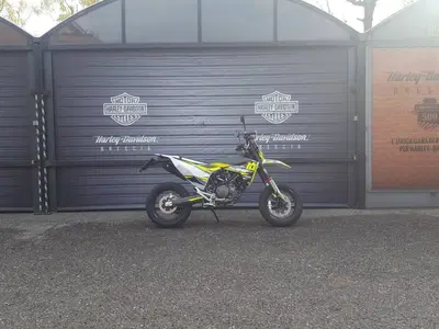 Husqvarna 701 Supermoto (2021) usata