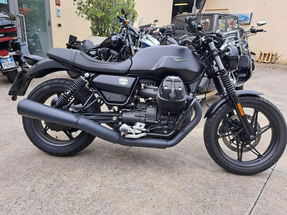 Moto Guzzi V7 Stone (2021 - 24)