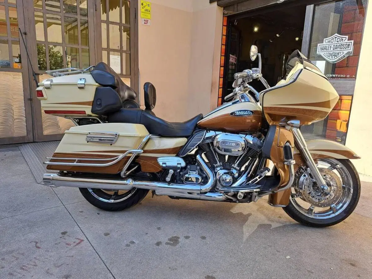 Harley-Davidson 1800 Road Glide Ultra (2011 - 12) - FLTRUSE
