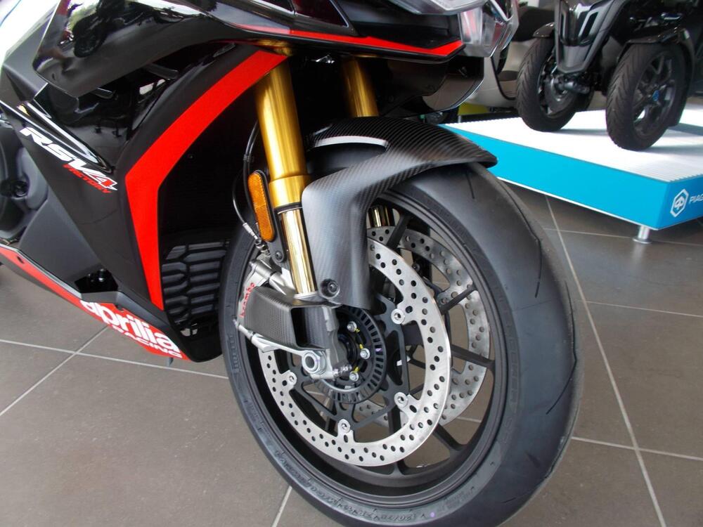 Aprilia RSV4 1100 Factory SE-09 SBK (2024) (2)