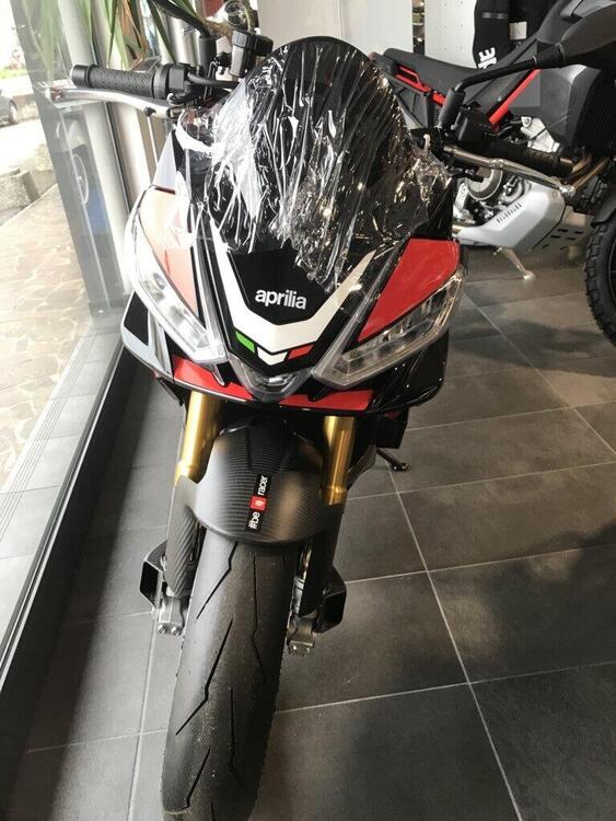 Aprilia Tuono 1100 V4 Factory SE-09 SBK (2024) (2)