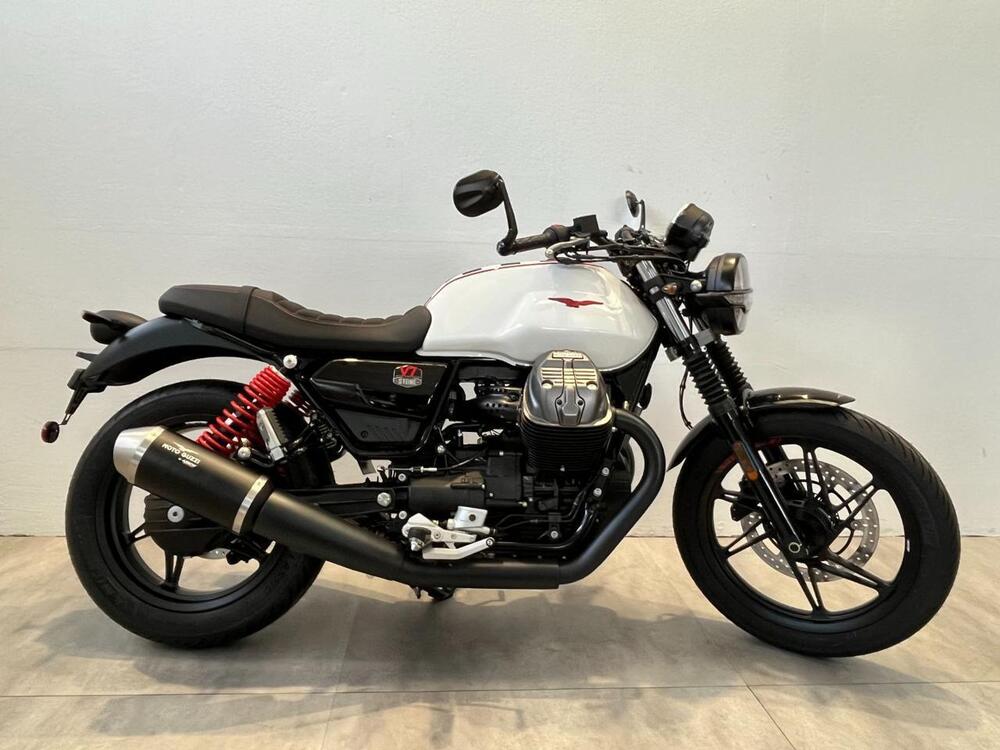 Moto Guzzi V7 Stone Ten (2024)