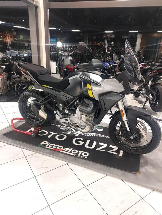 Moto Guzzi Stelvio (2024) (5)