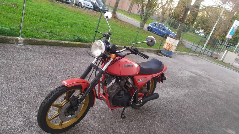 Moto Morini 250 cc cilindri 2 tempi 4