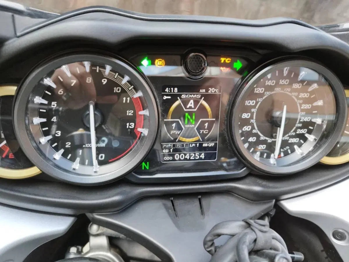 Suzuki GSX 1300 R Hayabusa (2021 - 24) (4)