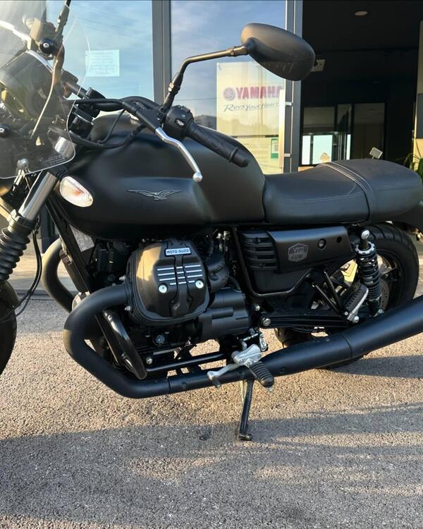 Moto Guzzi V7 III Stone (2017 - 20)