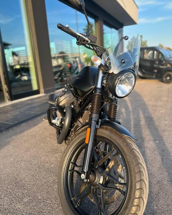 Moto Guzzi V7 III Stone (2017 - 20) (2)