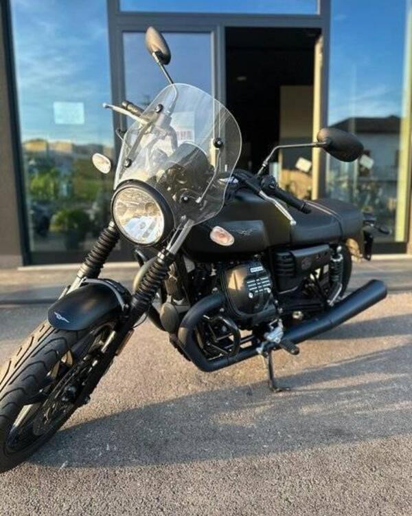 Moto Guzzi V7 III Stone (2017 - 20) (3)