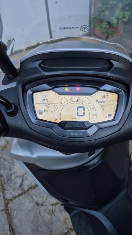 Piaggio Beverly 300 Hpe (2021) (4)