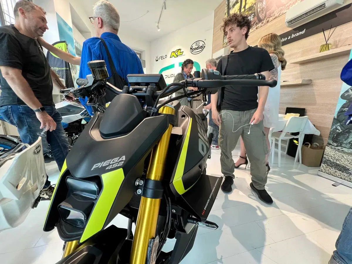 Dual Moto Milano, l’inaugurazione del flag ship milanese di Kove [VIDEO] (4)