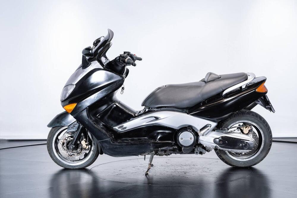 Yamaha TMAX (2)