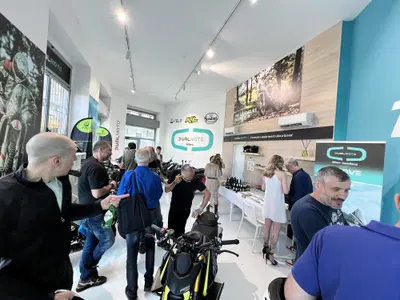 Dual Moto Milano, l&rsquo;inaugurazione del flag ship milanese di Kove [VIDEO]
