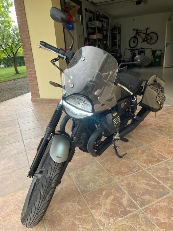 Moto Guzzi V7 Stone (2021 - 24)