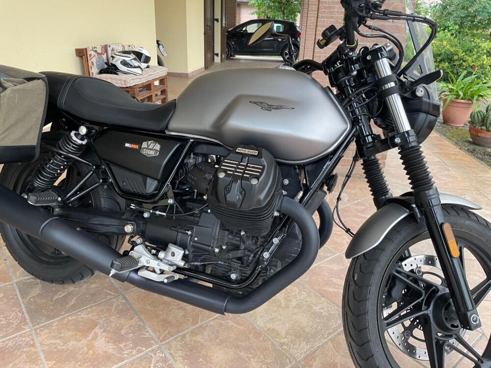 Moto Guzzi V7 Stone (2021 - 24) (2)