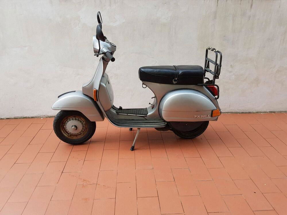 Piaggio Vespa P 200 E (3)