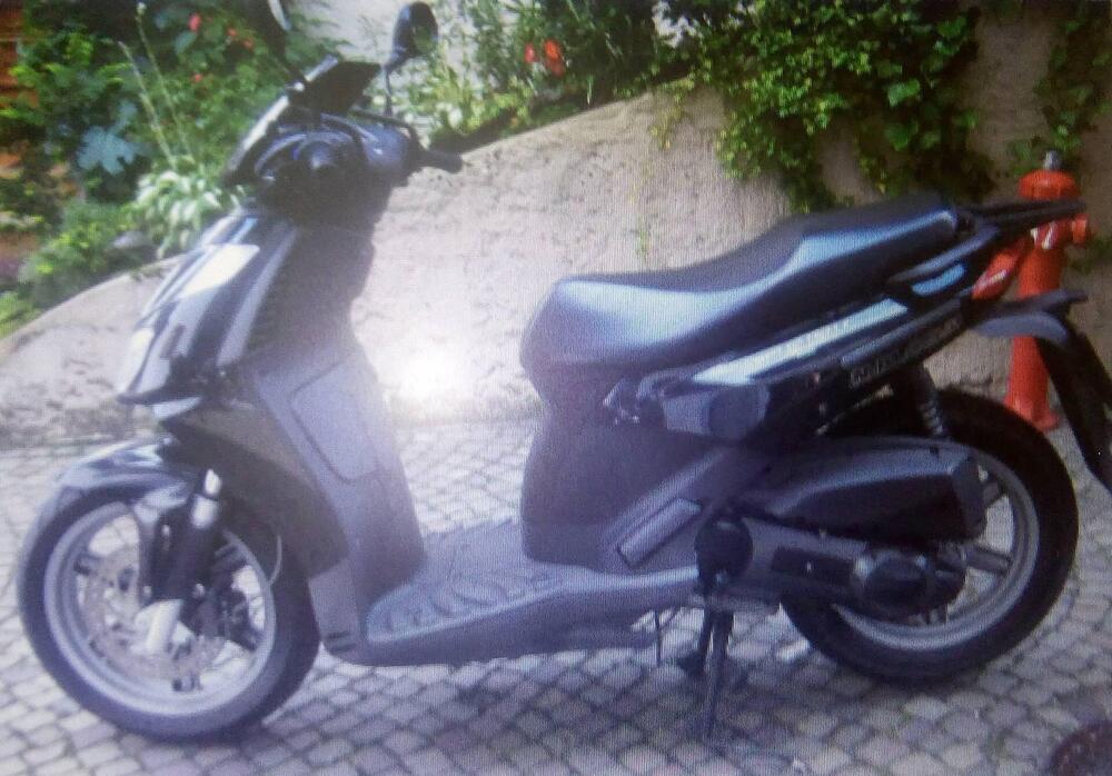 Aprilia Sportcity 200 (2)