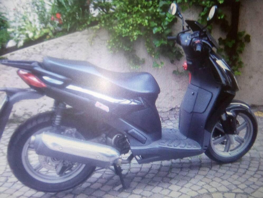 Aprilia Sportcity 200 (3)