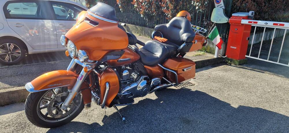 Harley-Davidson 1690 Electra Glide Ultra Limited (2016) - FLHTK (2)