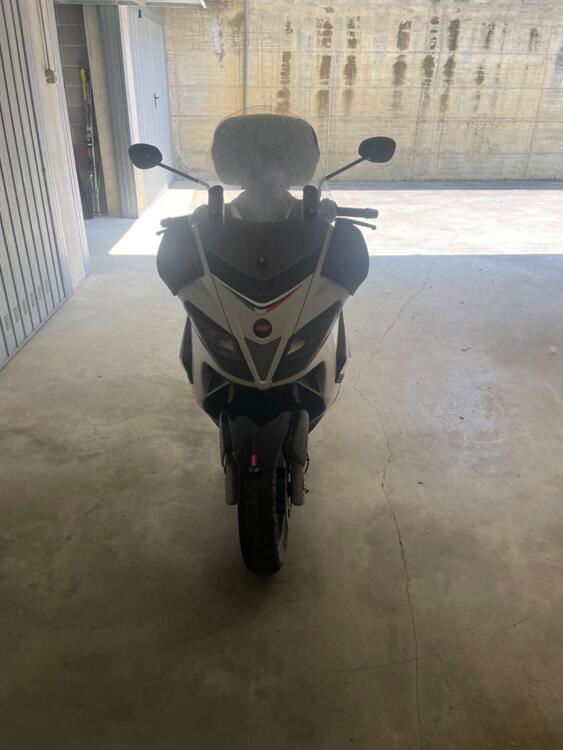 Aprilia SR Max 300 (2011 - 16) (2)