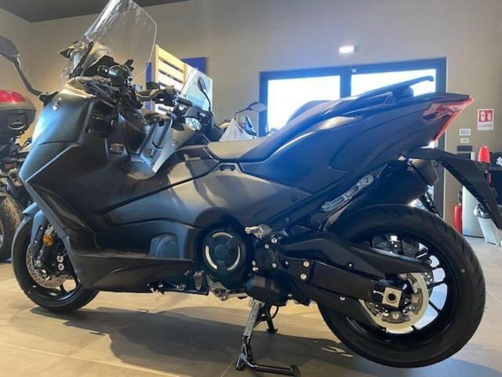 Yamaha T-Max 560 (2022 - 24) (3)