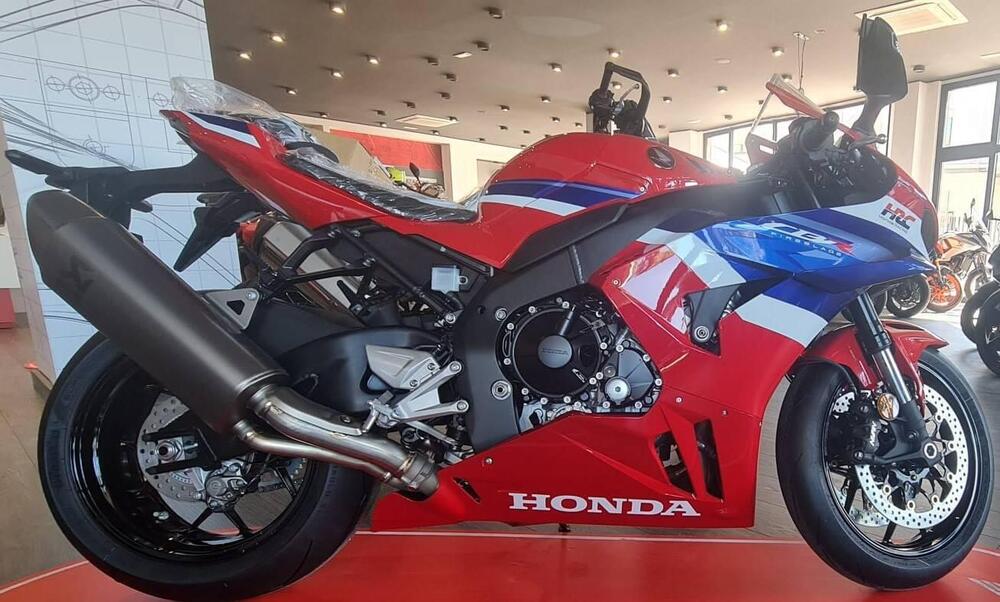 Honda CBR 1000 RR-R Fireblade (2024) (2)