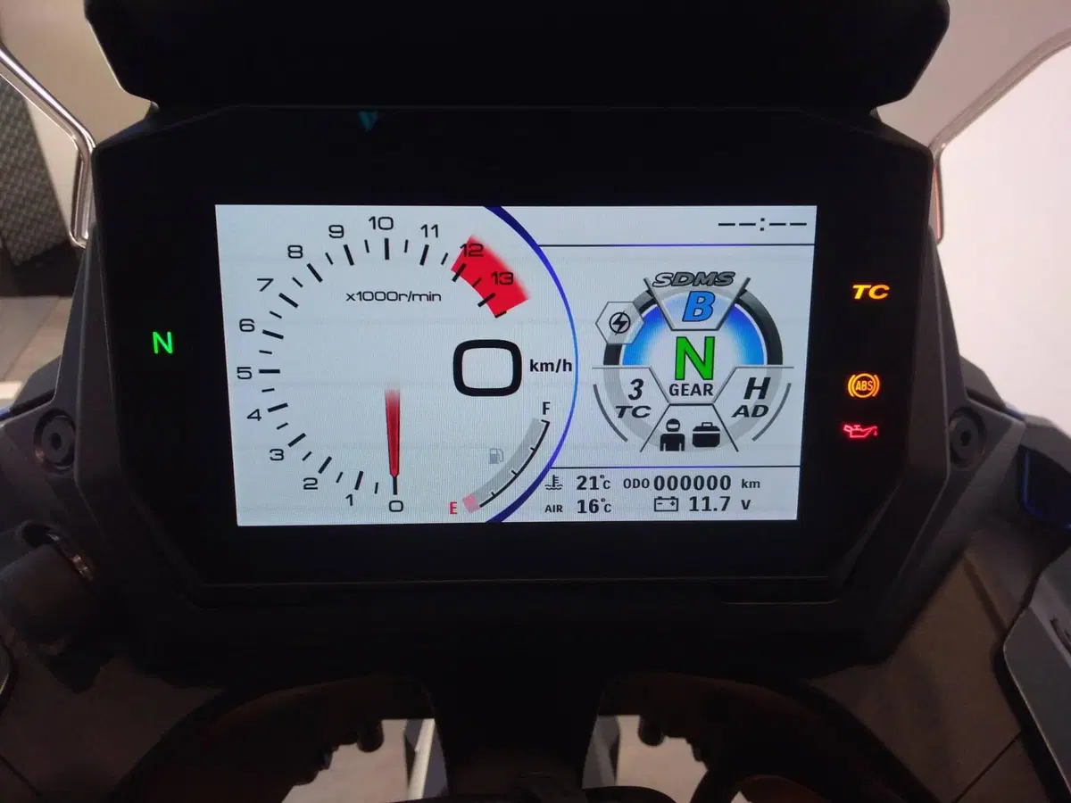 Suzuki GSX-S1000GX Touring (2024 - 26) (3)