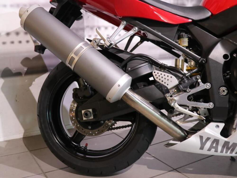 Yamaha YZF R1 (2002 - 03) (4)