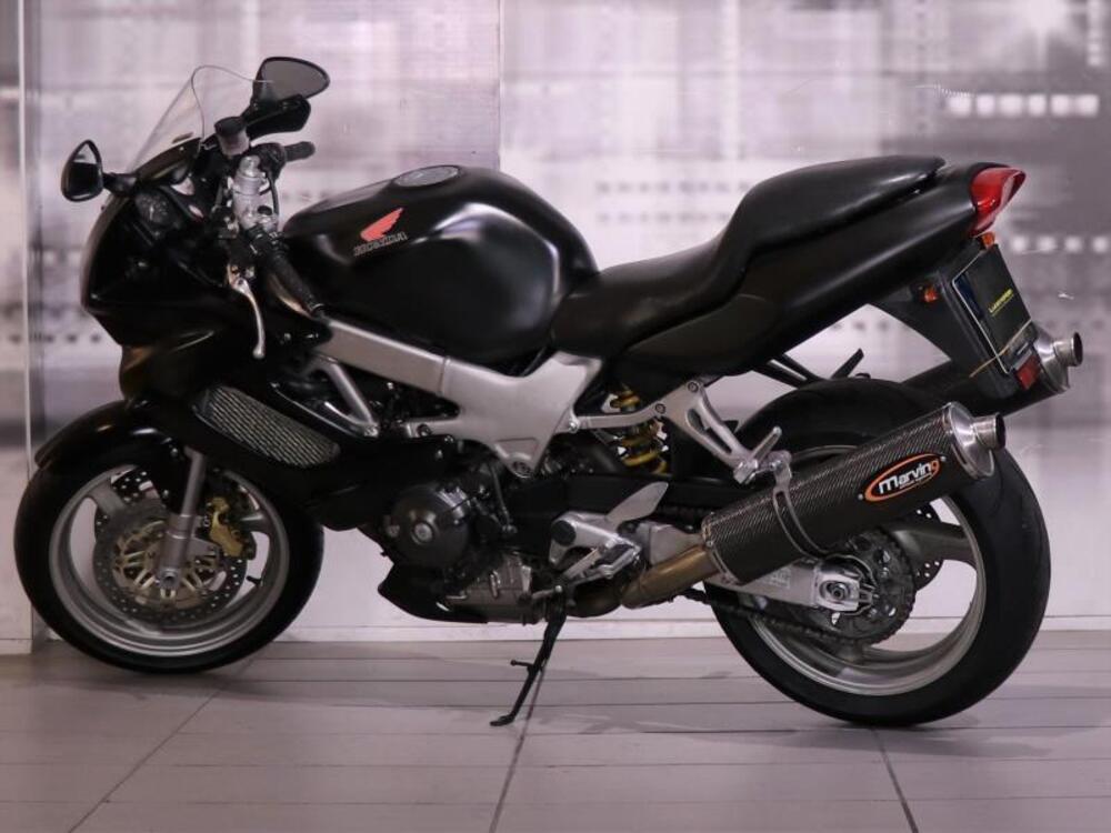 Honda VTR 1000 F Firestorm (1997 - 00) (2)