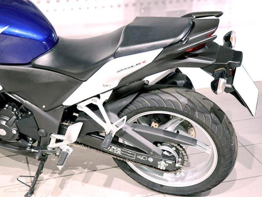 Honda CBR 250 R (2010 - 14) (3)