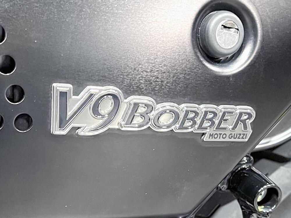 Moto Guzzi V9 Bobber (2021 - 24) (3)