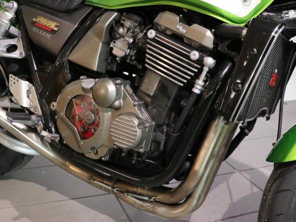 Kawasaki ZRX 1200 R (3)