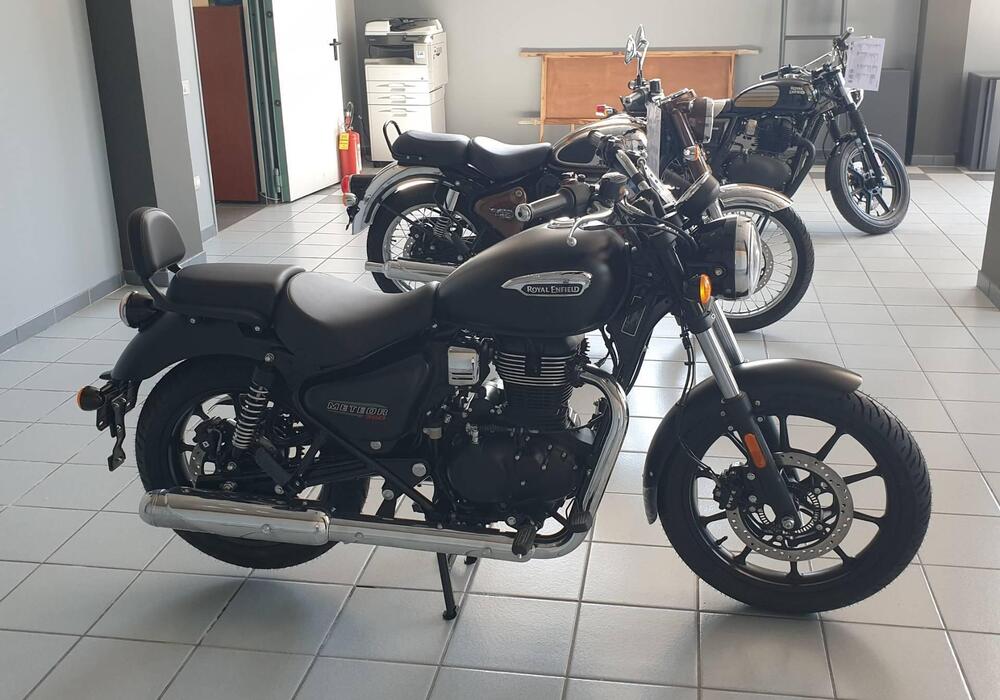 Royal Enfield Meteor 350 Stellar (2021 - 24) (5)