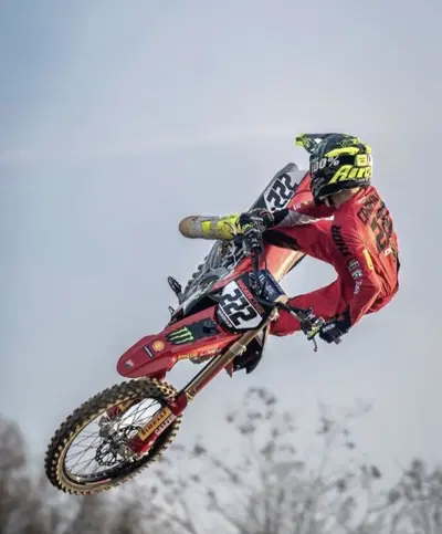 Tony Cairoli torna in pista con la Desmo 450 MX e i social esplodono! Le reazioni [VIDEO]