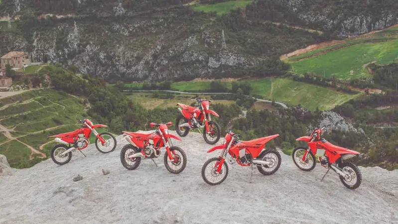 GASGAS aggiorna la gamma enduro per il 2025 e c'&egrave; il ritorno della EC 125