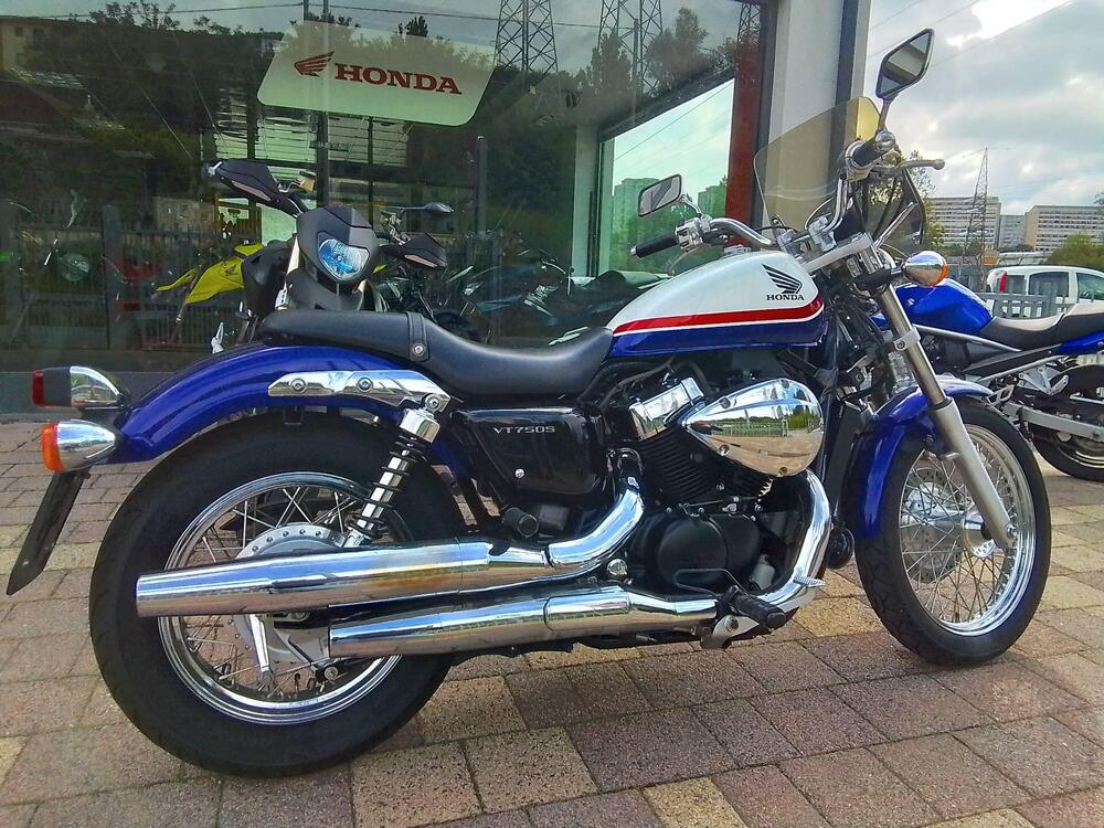 Honda VT 750 Shadow Spirit (4)