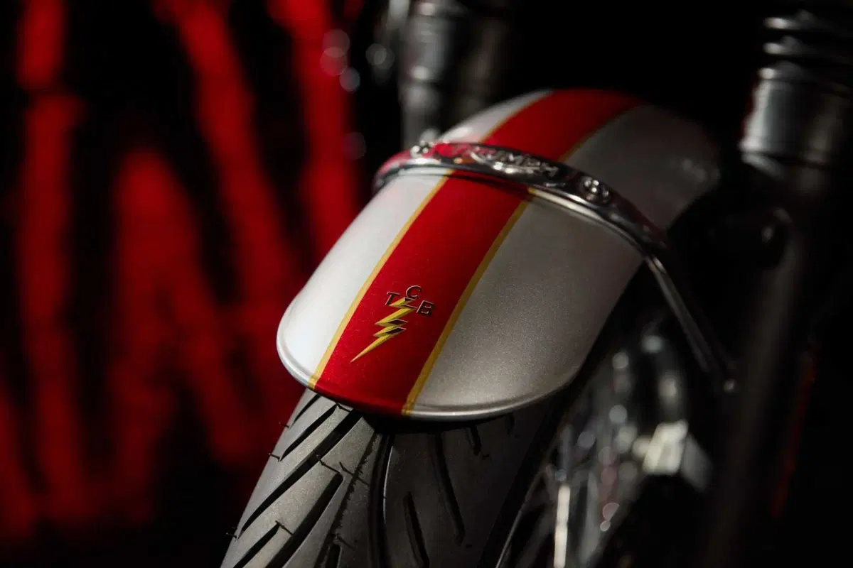 T120 Elvis Presley! Triumph omaggia il re del rock con una limited edition (12)