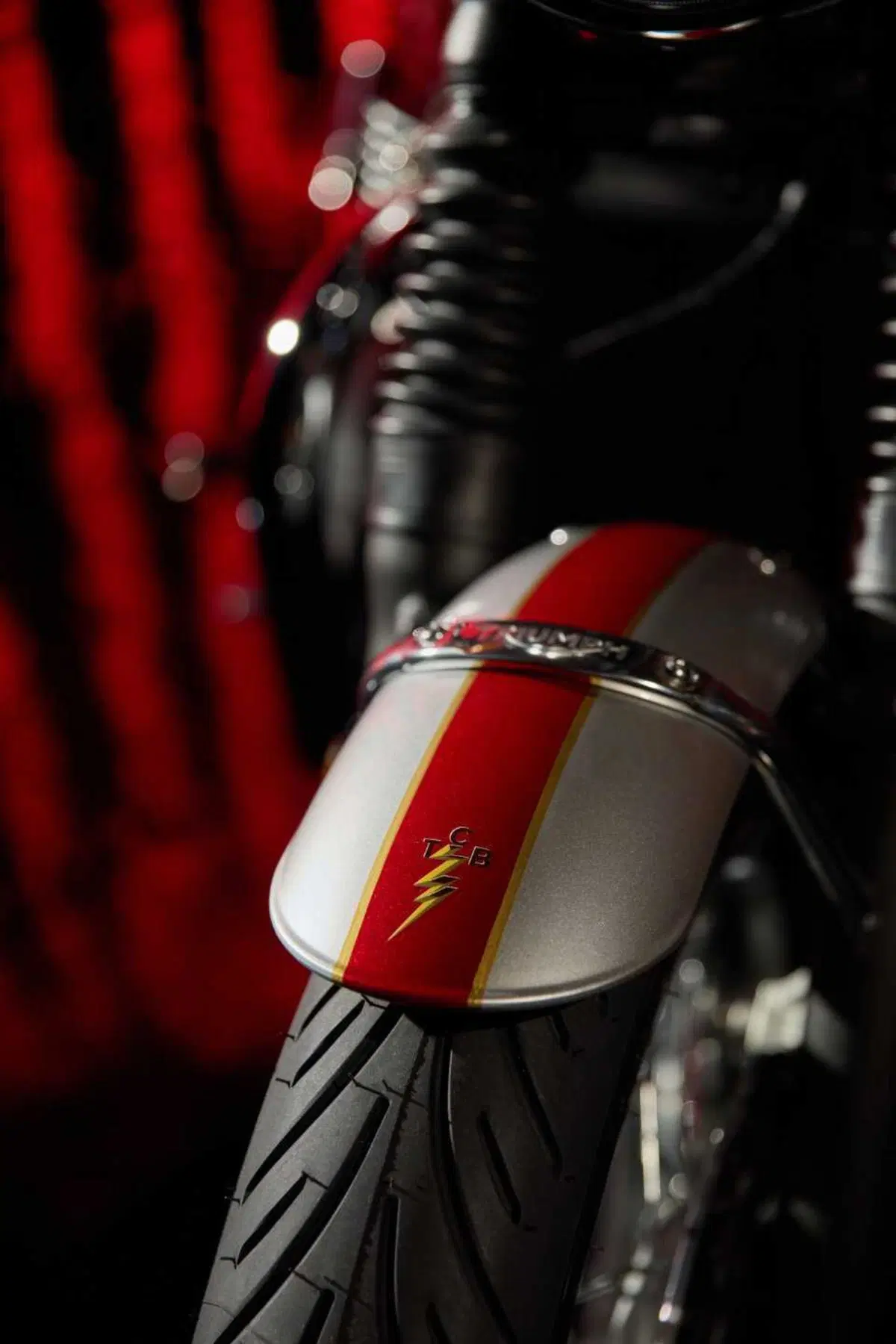 T120 Elvis Presley! Triumph omaggia il re del rock con una limited edition (14)