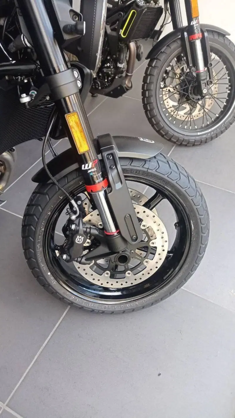 Husqvarna Svartpilen 801 (2024 - 26) (5)