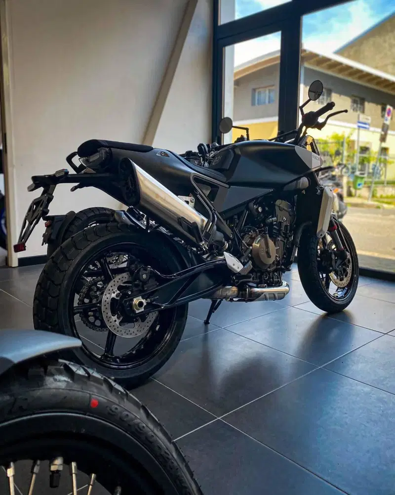 Husqvarna Svartpilen 801 (2024 - 26) (4)