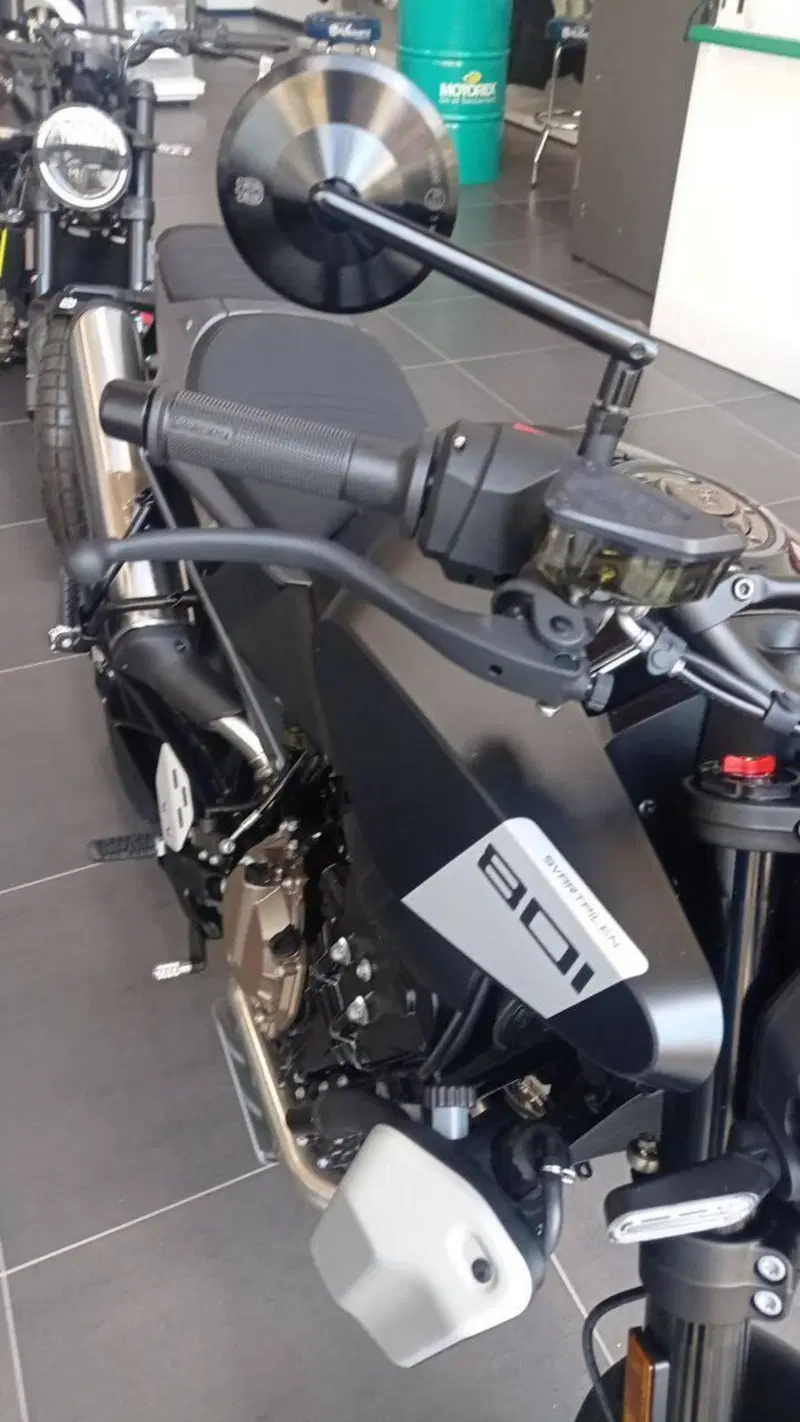 Husqvarna Svartpilen 801 (2024 - 26) (6)
