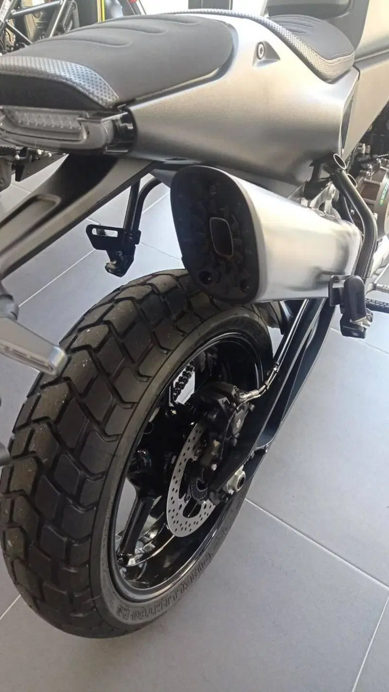 Husqvarna Svartpilen 801 (2024 - 26) (7)
