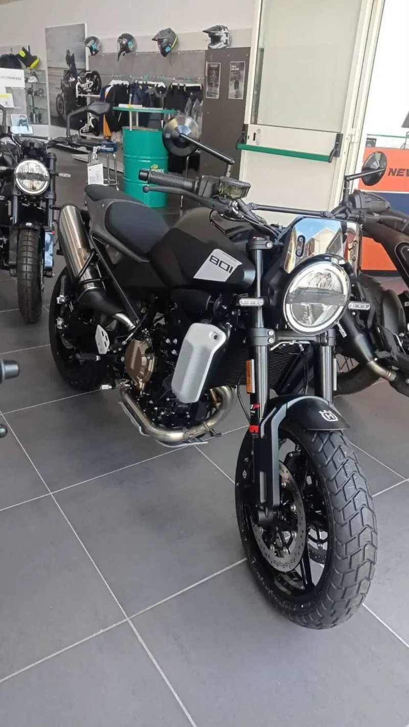 Husqvarna Svartpilen 801 (2024 - 26) (8)
