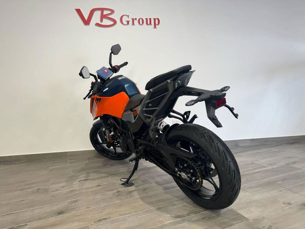 KTM 125 Duke (2024) (3)