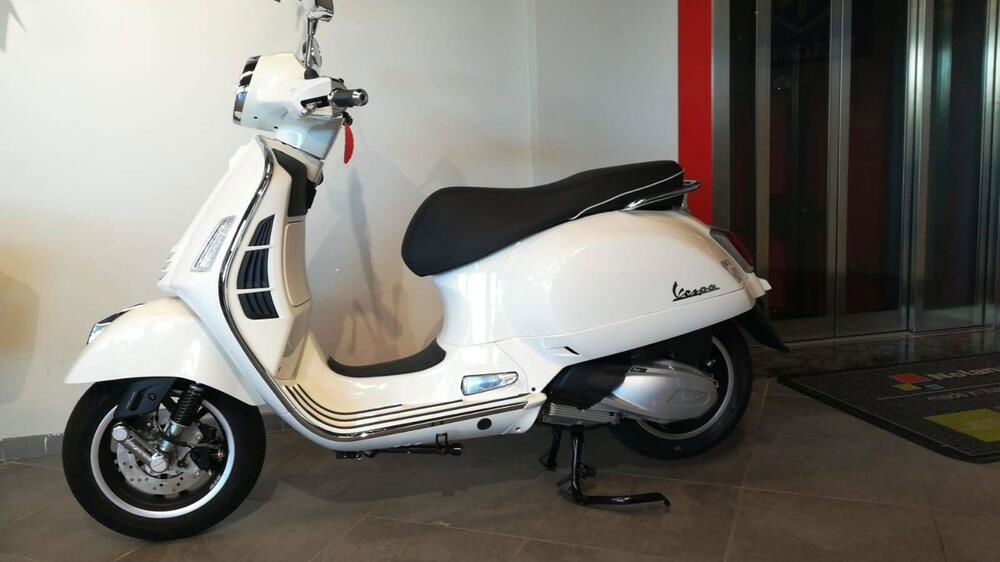 Vespa GTS 300 Super (2023 - 24) (2)