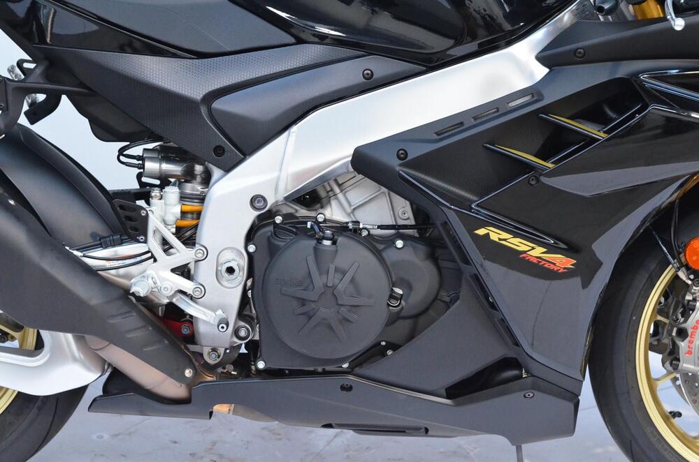 Aprilia RSV4 1100 Factory (2021 - 24) (3)