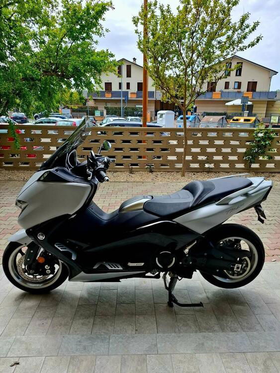 Yamaha T-Max 530 (2017 - 19) (4)