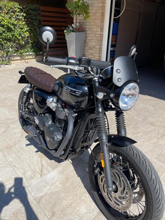 Triumph Bonneville T120 Black Stealth Edition (2024) (3)