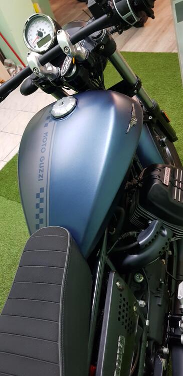 Moto Guzzi V9 Bobber (2018 - 20) (2)