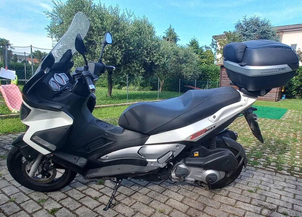 Aprilia SR Max 300 (2011 - 16)