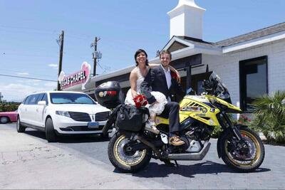 Nuovo Guinness World Record: ecco la coppia pi&ugrave; giovane ad aver fatto il giro del mondo in moto
